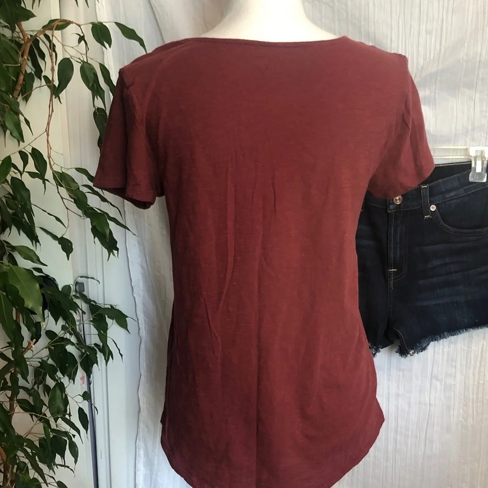 7 FOR ALL MANKIND sz 2 denim shorts w/ fringe & LOFT rust short sleeve lace top